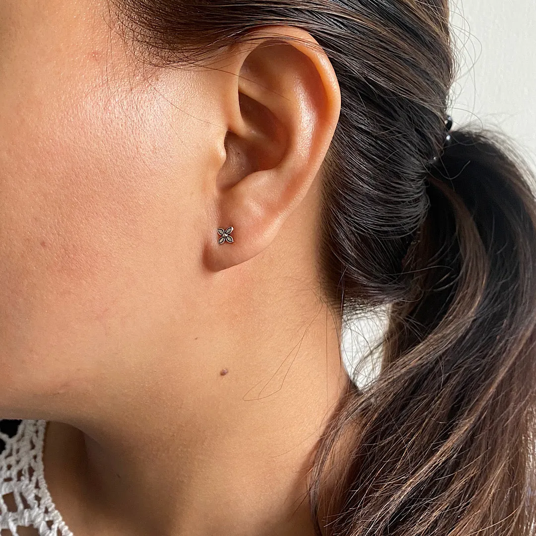 Flower Petals Nose Pin