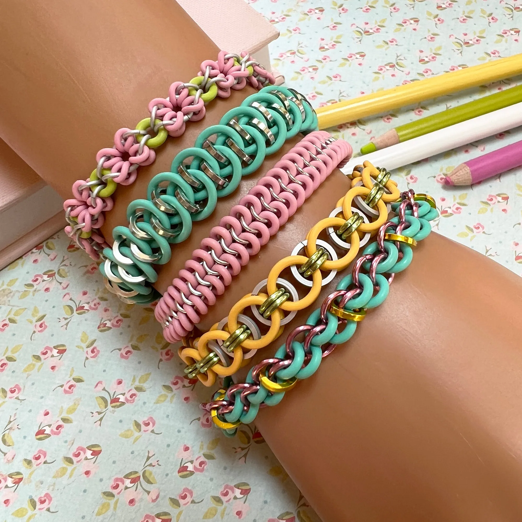 Mini Dimensional Flower Stretch Bracelet kit with FREE video - Cupcake Pink and Bright Kiwi