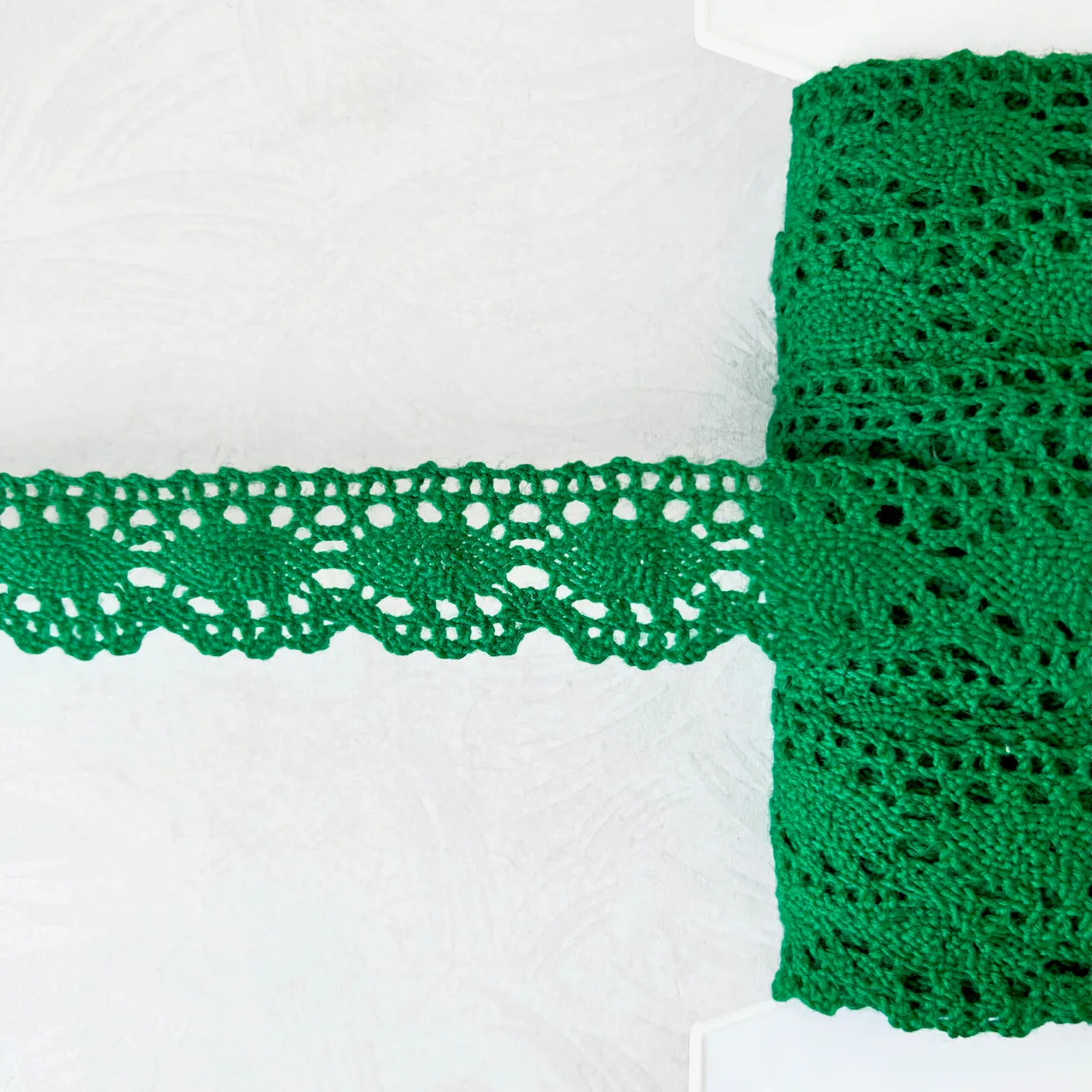 Wool Scalloped Edge Cluny Lace